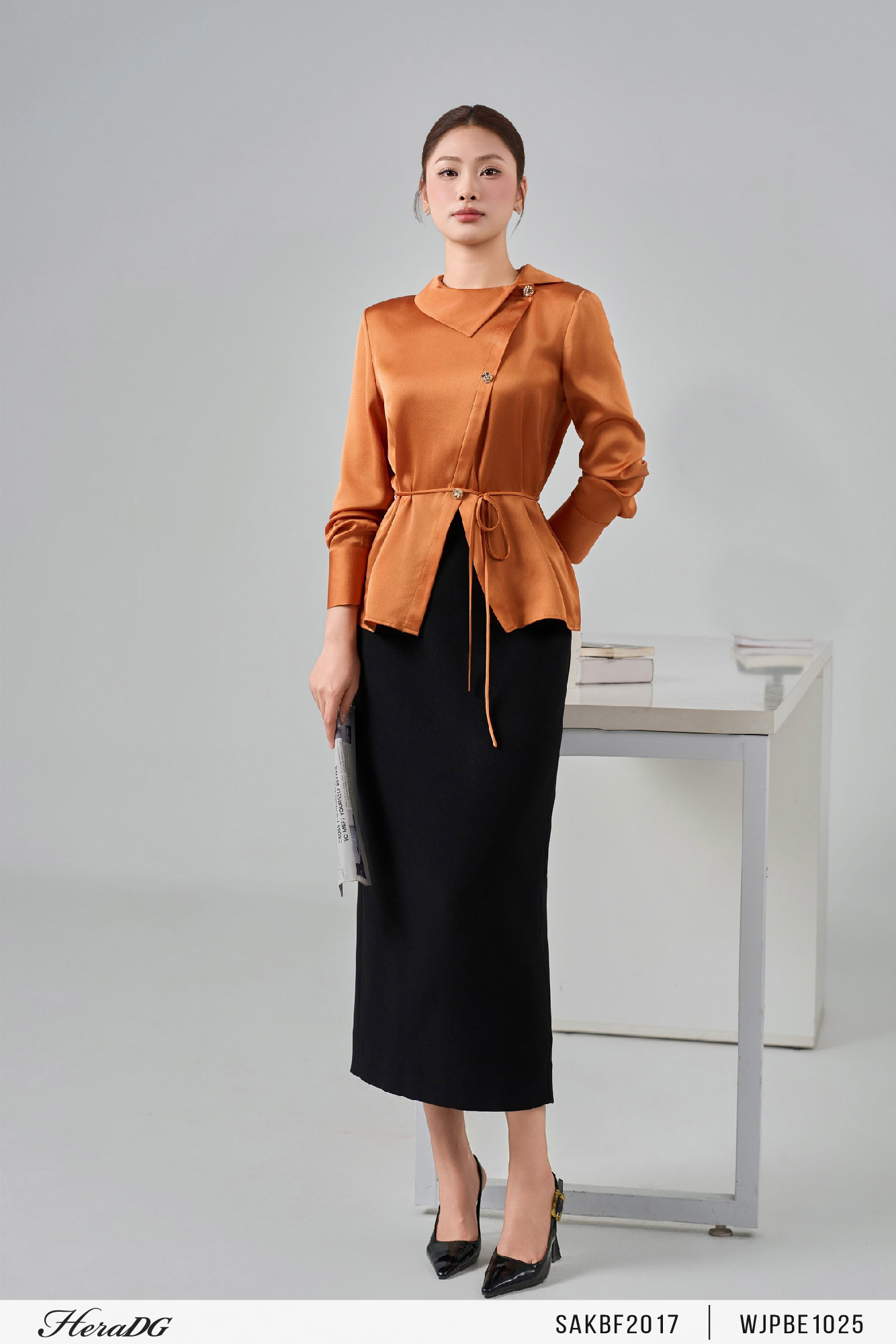 Ảnh của Áo kiểu cổ lệch, nẹp chéo